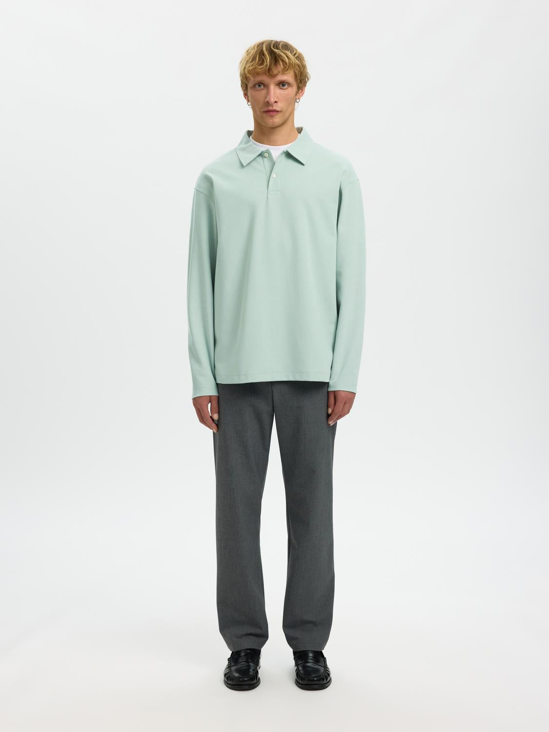 model_shot-front_full